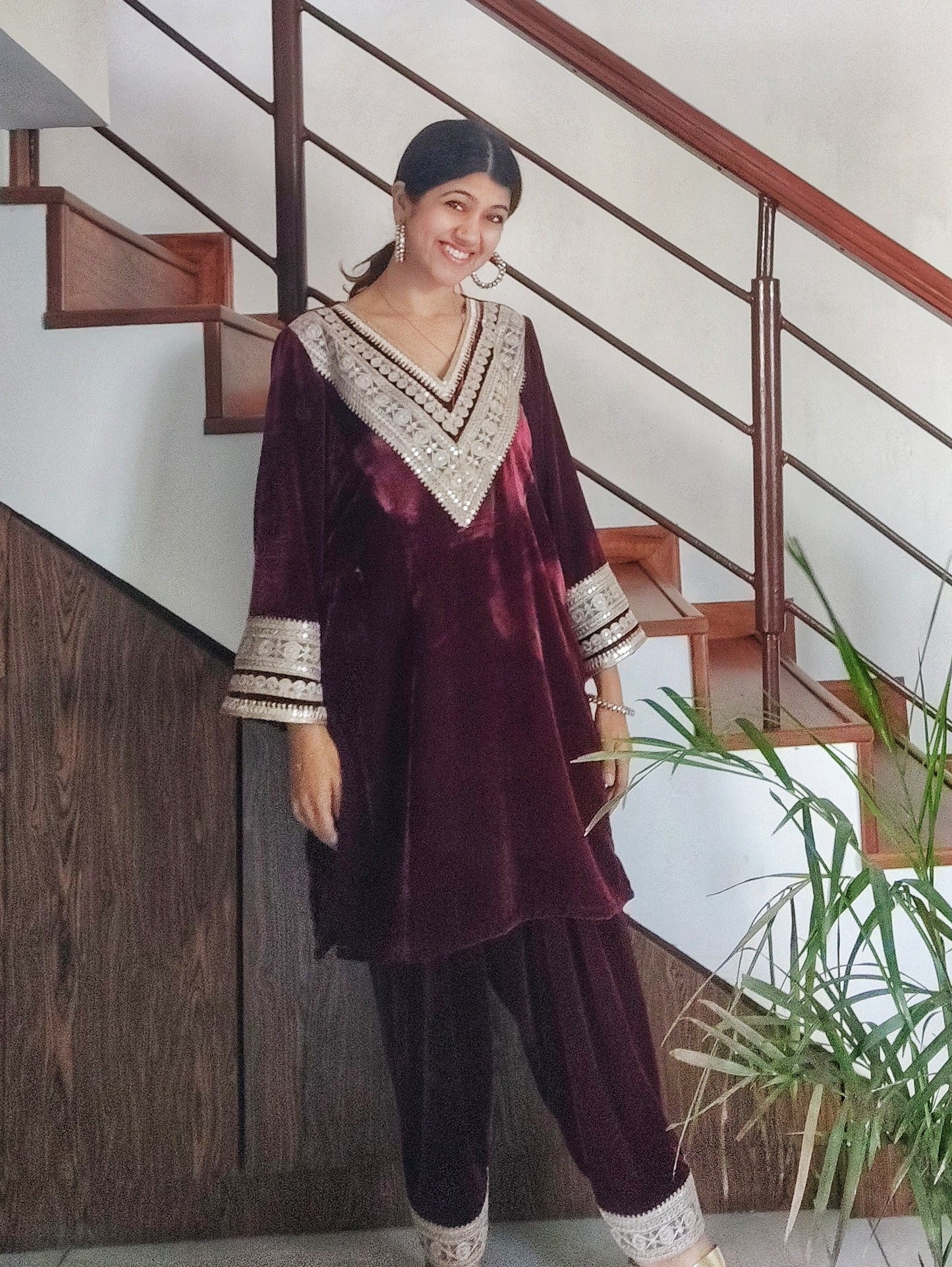 Gehra surkh silk velvet salwar set