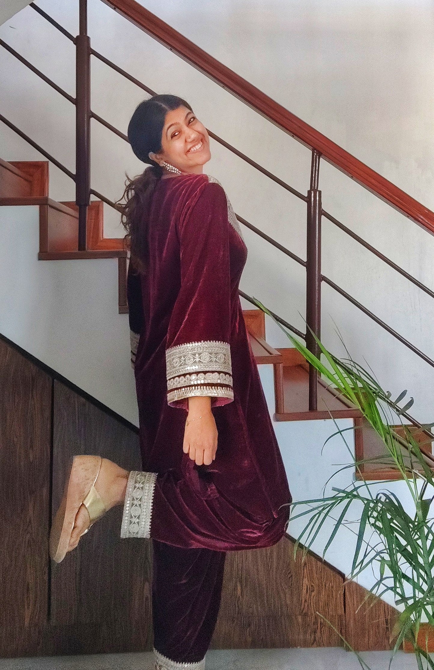 Gehra surkh silk velvet salwar set